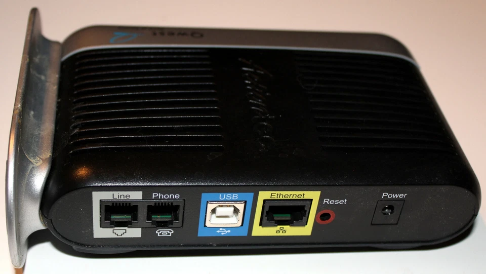 ACTIONTEC M1000 DSL Modem and power supply - Image 3 of 4