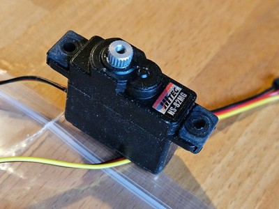 HITEC Micro Servo HS82MG Metallgetriebe