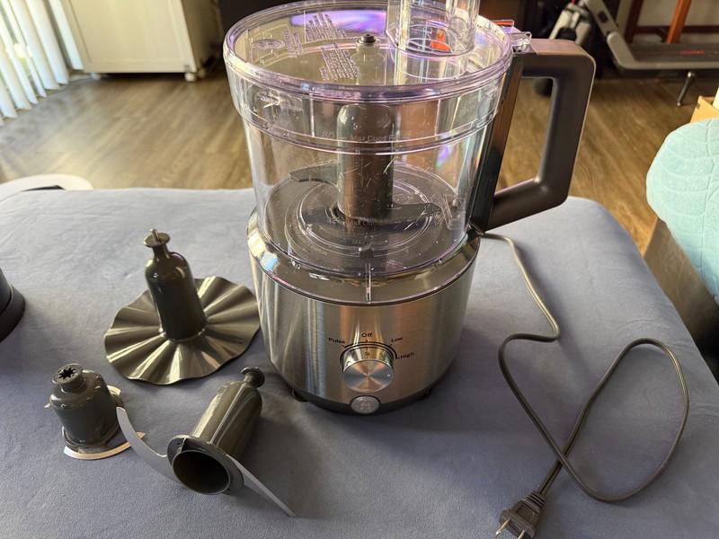GE - 12-Cup Food Processor w/ Accessories (Stainless Steel)