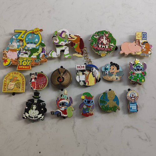 Disney exchange badges come in groups of 15 pins | eBay