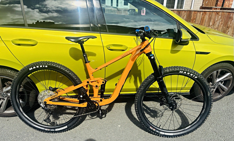 £3299new 2025 Giant trance X (M)29er full Sus £1250