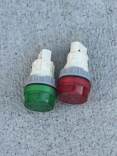 LOT OF 2 MIXED RED AND GREEN INDICATOR LIGHTS (2 PCS) COMES AS SHOWN