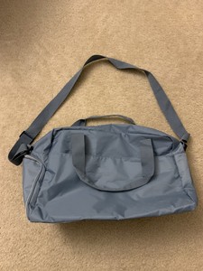 grey duffle bolsa