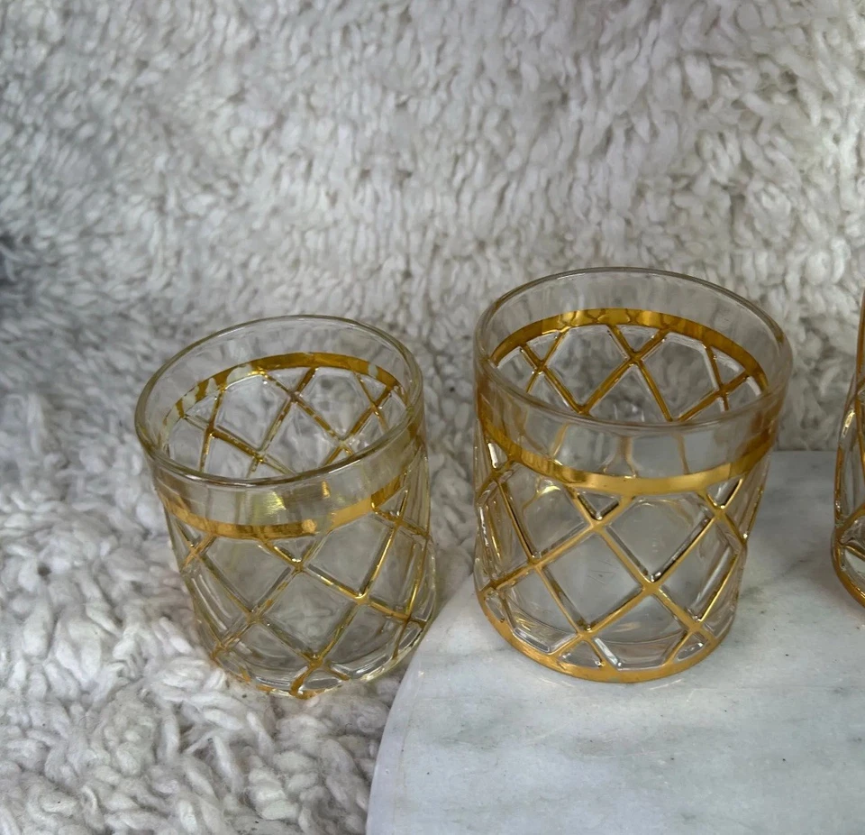 Juego de Coctelera Martini Altuzarra y Cuatro Vasos Oro 18k Enrejado MCM De Colección Foto 4 de 4