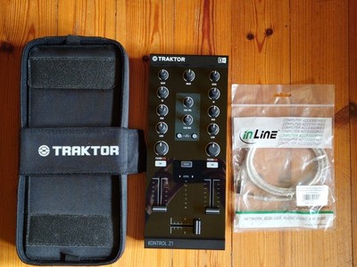 Native Instruments Traktor Kontrol Z1 2-Deck DJ Controller USB mit Tasche