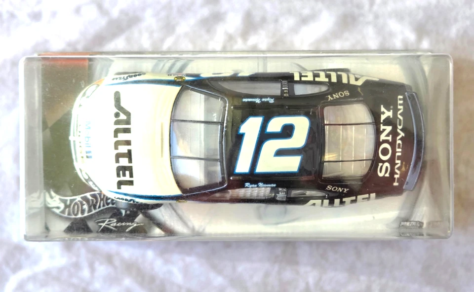 Dodge 1:24 diecast Hot Wheels #12 Ryan Newman Alltel 2004 + auto calibre Team 1:64 Foto 2 de 4