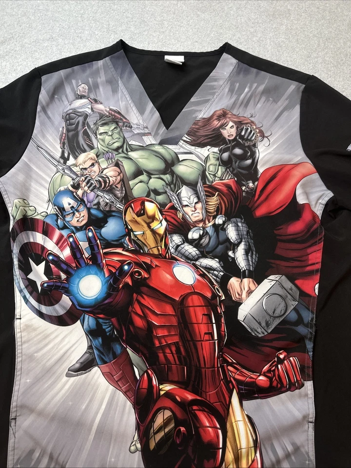 Blusa Médica Y2K Marvel Avengers AOP Unisex Talla XL Estampada Completa Negra Foto 3 de 4
