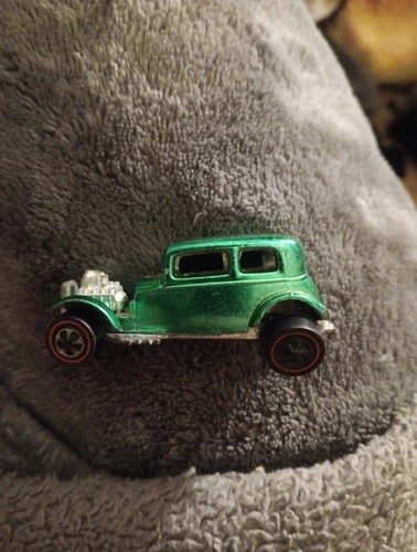 Hot Wheels 1969 Redline Classic 32 Ford Vicky Lt Green w/White Interior, 1968 US