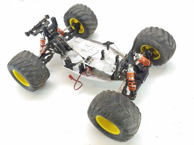Vintage Duratrax Maximum MT/ST 1909 Stadium Truck Roller Rolling Chassis Used
