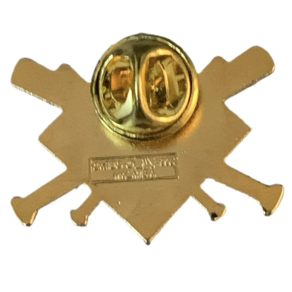 Prendedor de recuerdo vintage 1995 Milwaukee Brewers logotipo murciélagos cruzados Foto 2 de 2