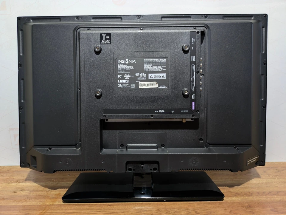 Insignia NS-28D310NA15 28" LED TV 720p 60Hz HDTV HDMI USB VESA Energy Star - Image 3 of 4