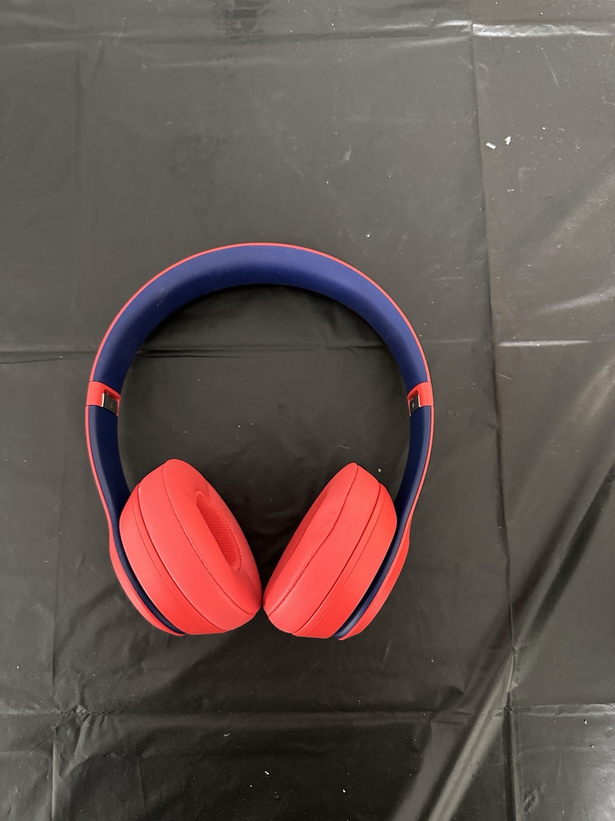 Red Beats by Dr. Dre Headphone With Case And Charger