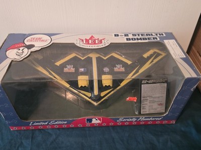 Pittsburgh Pirates MLB Limited Edition 1:144 Scale DieCast B-2 Stealth Bomber 