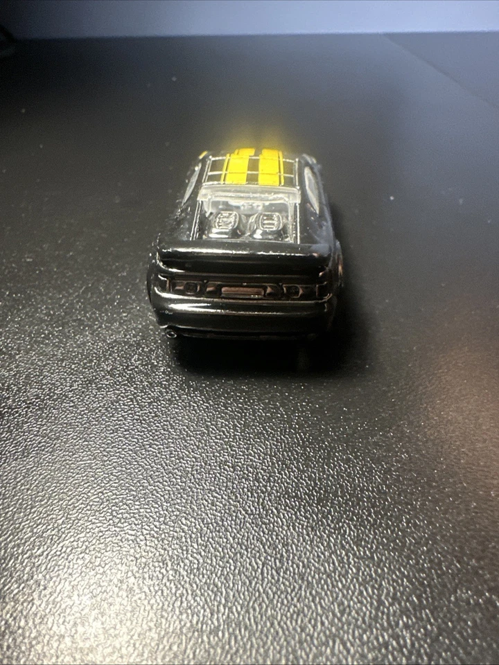 Hot Wheels Lotus Esprit 2001 Black & Gold Used Condition  1:64 - Image 3 of 4