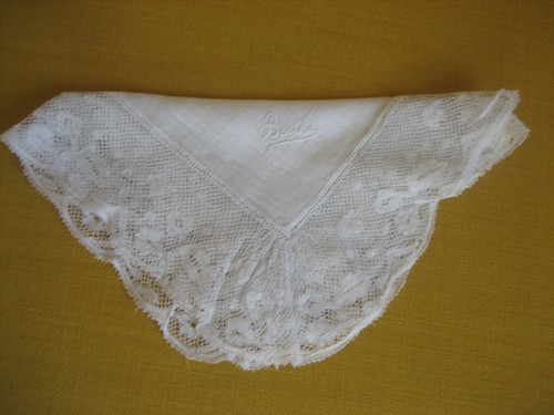 2 Anciens mouchoirs en linon et dentelle brodée BERTHE - Photo 2/11