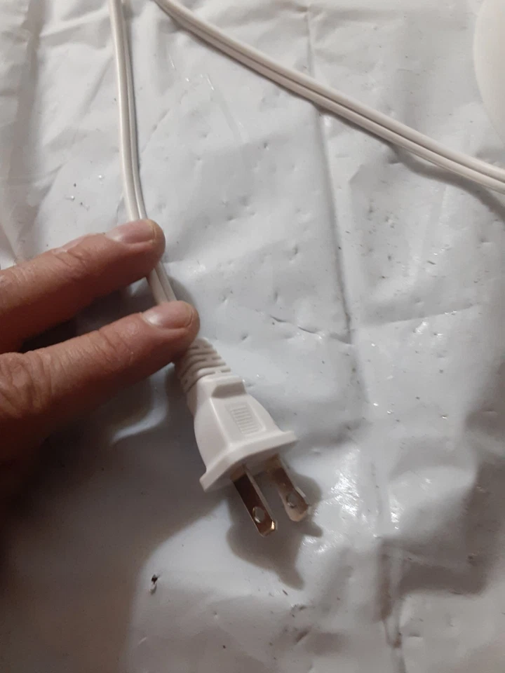 Humidificador ultrasónico redondo de niebla fría Mainstays con luces aromáticas HU00-19054 blanco Foto 2 de 4