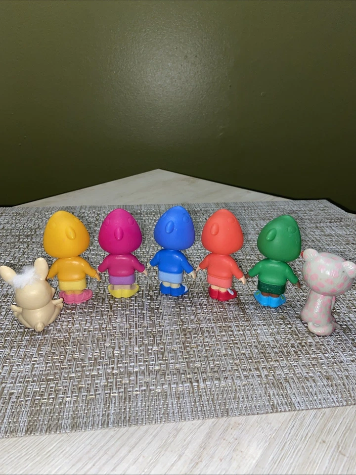 Boneco de ação COCOMELON JJ Family & Friends pacote SHARK com fluff e mini boo - Imagem 3 de 4