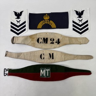 Lot militaria de galons US Navy et brassards britanniques (135W 26)