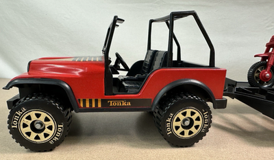 Vtg TONKA Jeep with Trailer & Dual Motorcycles | Retro 70's Toy