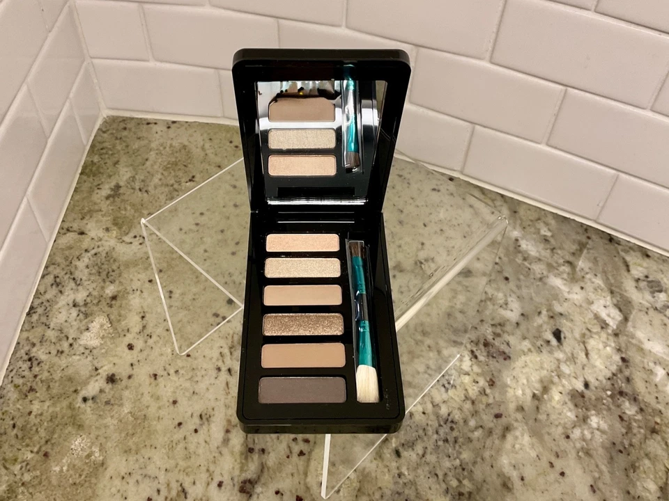 MAC Enchanted Eve 暖眼盘 限量版 全新带盒 — 第 4/4 张图片