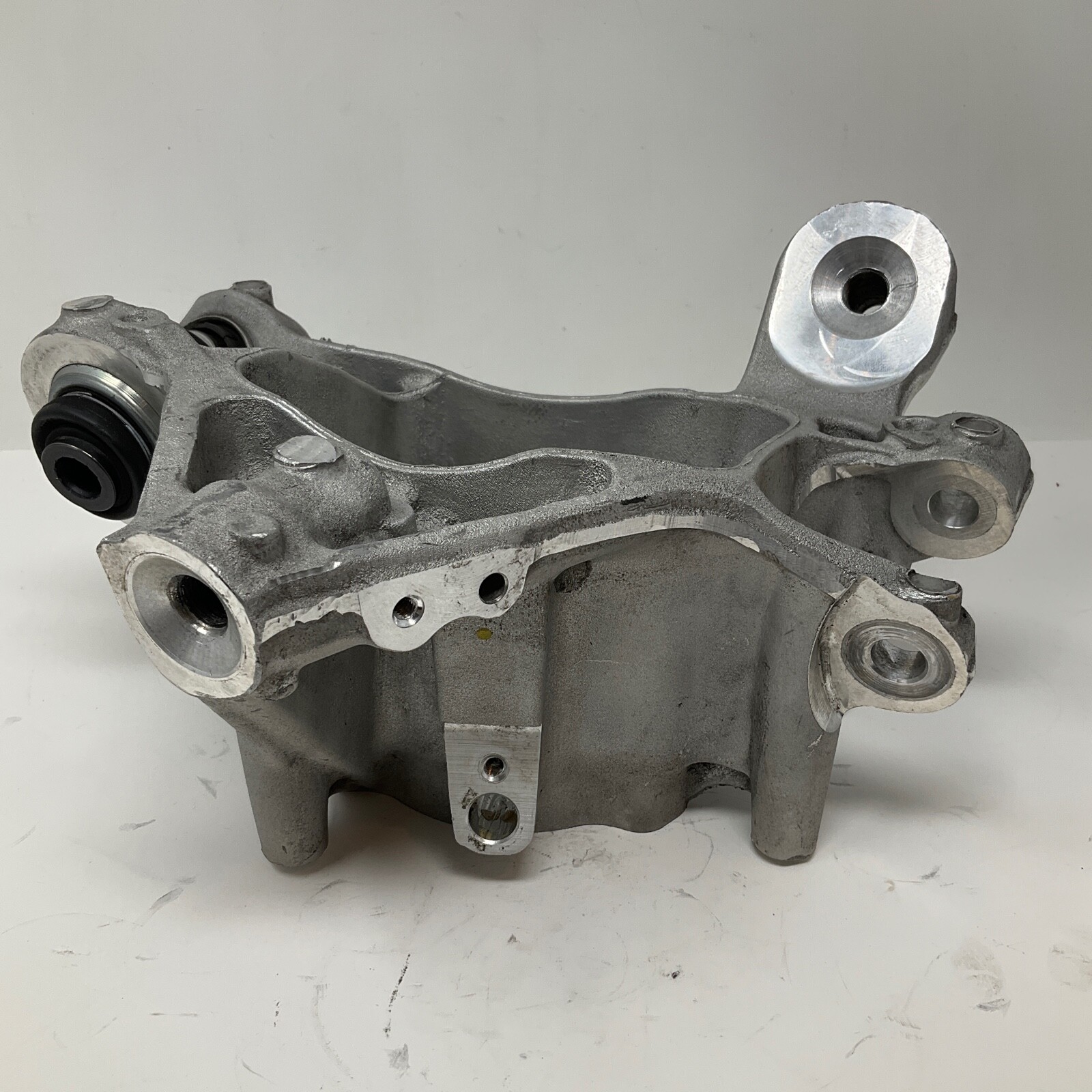 BMW G05 G06 G07 X5 X6 X7 Right Rear Suspension Knuckle 6876654 03R  