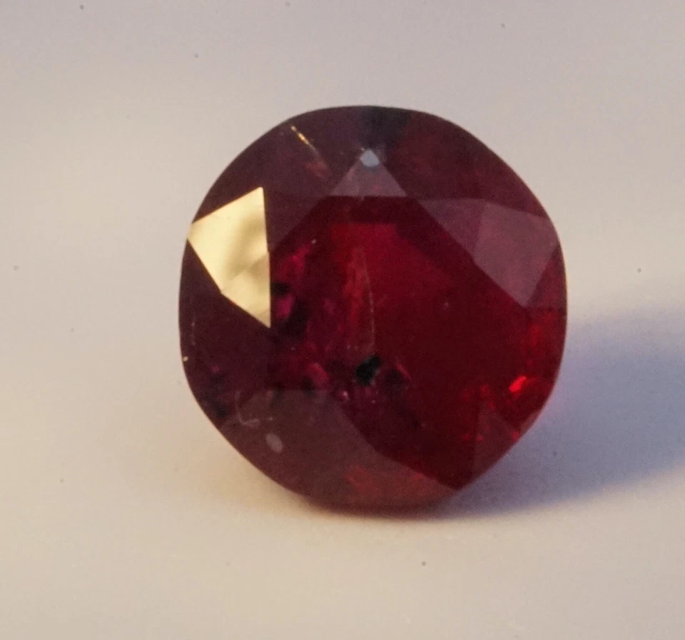 Natural Ruby Deep Red 0.93 Carat Sri Lanka Loose Gemstones - Image 2 of 4