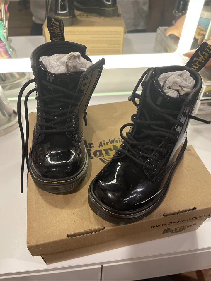 Niño pequeño Dr. Martins Foto 3 de 4