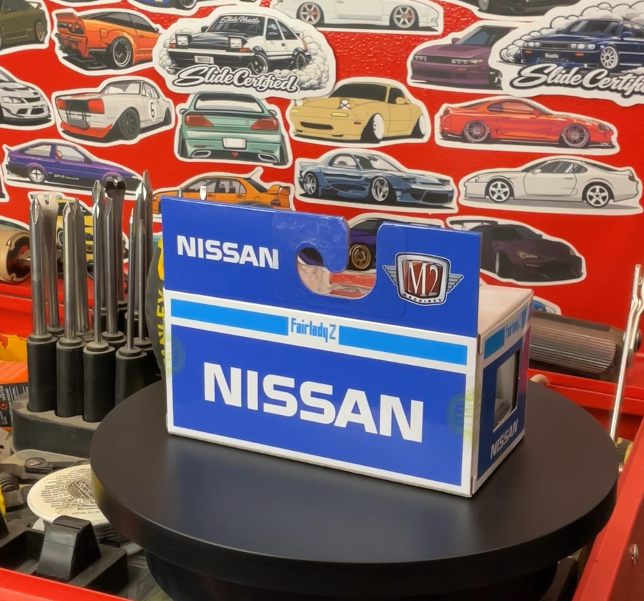 M2 Machines 1970 Nissan Fairlady Z432 in Beautiful Blue and White