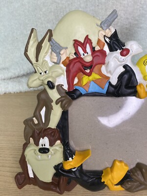 バックスバーニー　3Dフォトフレーム　トゥイーティー　　　ダフィーダック LOONEY TUNES WARNER BROS 3D Cartoon Character Picture Frame Bugs