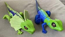 2 Zuro Robo Alive LURKING LIZARD Real Life Robotic Pets Animated Battery