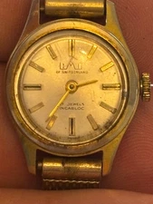 Limit of Switzerland - Small round gold ladies manual watch - Untested