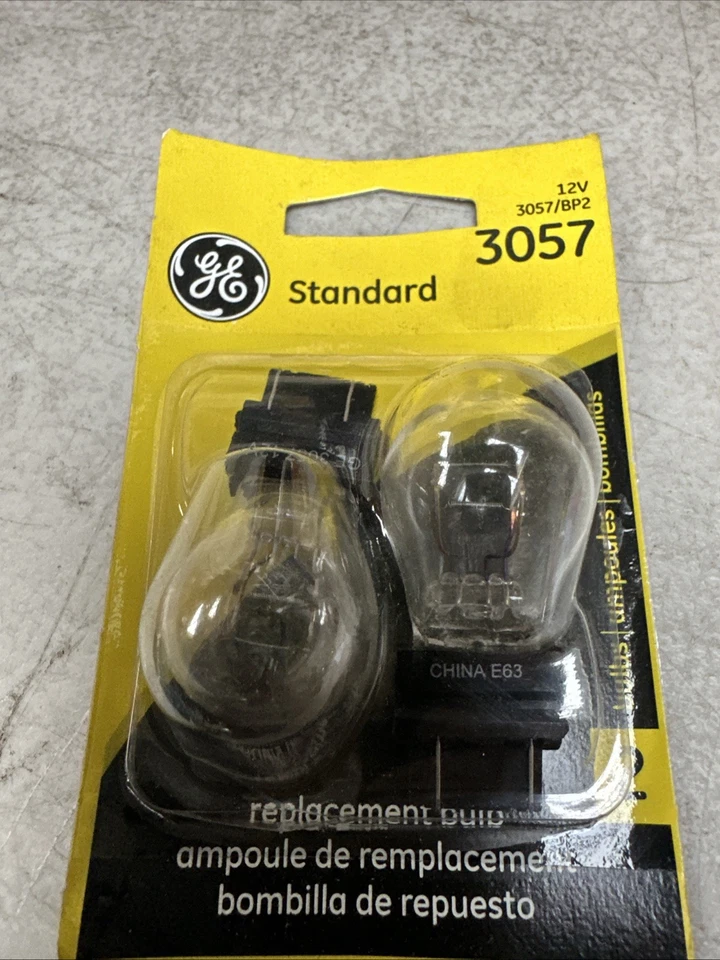 GE 3057 Miniature Lamp Bulb 27w 7w Plastic Wedge 12 volt - Image 2 of 2