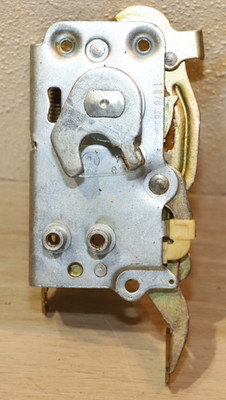 Original BMW  E28  Türschloss Drehfallenschloss vorne links 1876385, NEU