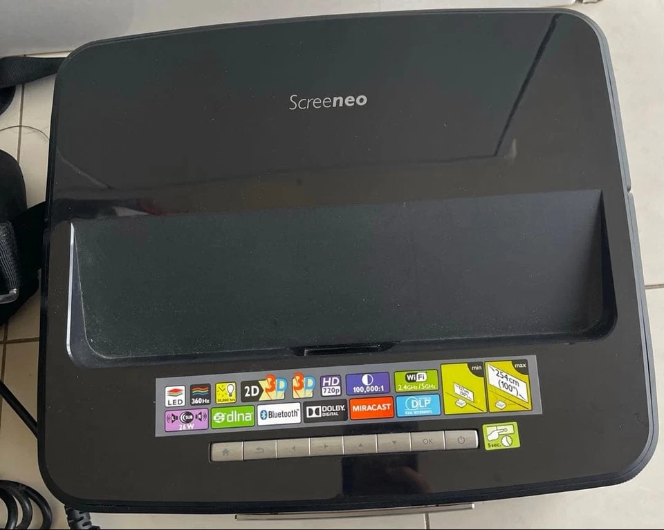 Philips Screeneo Hdp1590f7 Projector Home Theater Portable Led Short Throw - Image 4 of 4