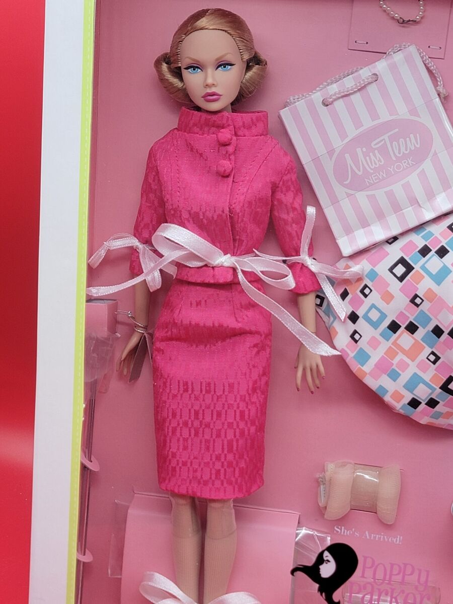 2009 Integrity Toys Poppy Parker She's Arrived Set PP015 2009 Integrity Toys Poppy Parker She's Arrived Set PP015