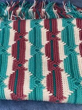 Blanket Handmade Vintage Soft, Clean BEAUTIFUL Well made KNIT Grannycore