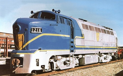 Tyco RF-16 Shark-Nose Diesel Locomotive ~ ROCK ISLAND RR~ RTR - HO - Picture 8 of 8