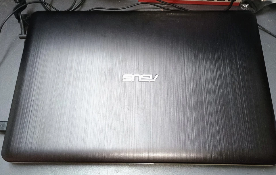 Portatile ASUS X540 4GB RAM DDR3 SSD 256GB BATTERIA PERFETTO WIN 11 USO UFFICIO - Immagine 2 di 4