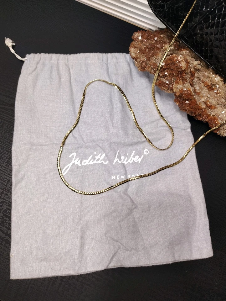 Bolso sin asas Judith Leiber vintage negro con marco de hombro de piel de serpiente en relieve Foto 3 de 4