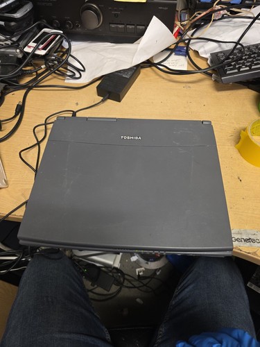 Retro Laptop Toshiba Tecra 8000 - Powers On - ohne Display - Ersatzteile und Reparaturen