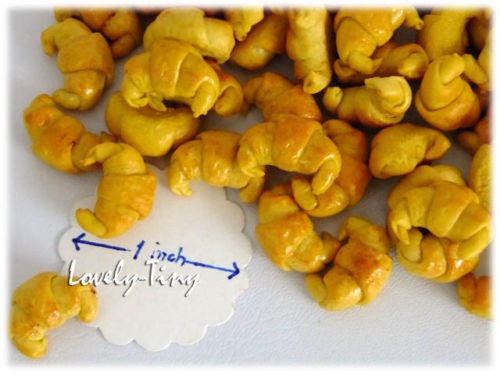 100 pcs.Wholesale Dollhouse miniature Croissant 1.2 cm. - Picture 3 of 6