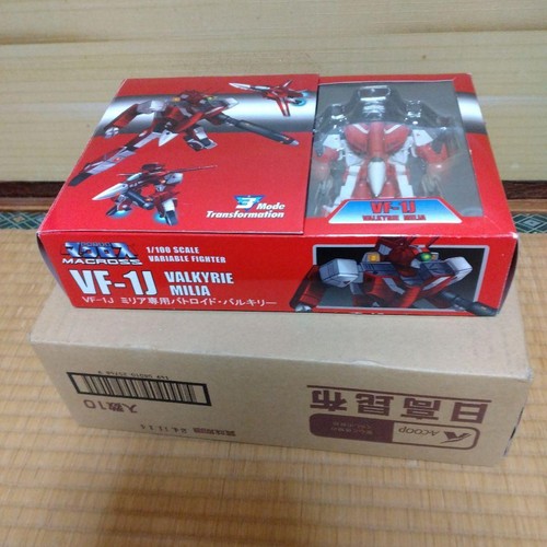 Toynami Macross VF-1J Milia Exclusive Battroid Valkyrie Transformation Figure - Picture 4 of 8