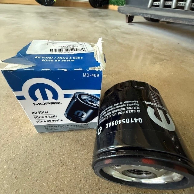 (1) Genuine OEM Mopar Primary Engine Oil Filter  Chrysler Jeep Dodge 04105409AE - Image 2 of 2