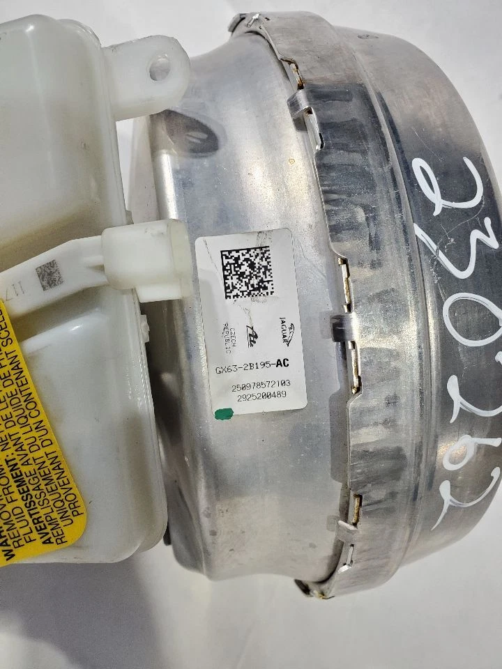 Potenciador de freno eléctrico con Master PN GX63-2B195-AC OEM 2016 Jaguar XF Foto 2 de 4