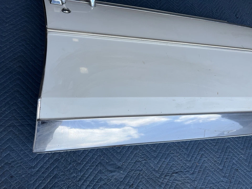 1980-1985 Cadillac Seville Front Right Door Sedan Passenger White OEM #3318M - Image 2 of 4