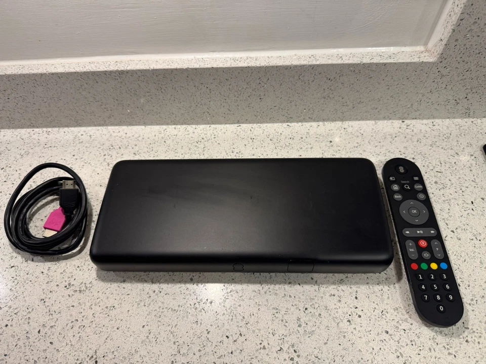 EE TV Box Pro 4K Wireless Freeview TV Box RTIW387 - ohne Netzteil