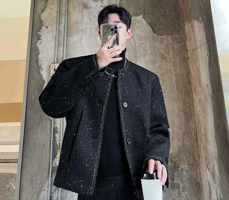 Round store collar coat