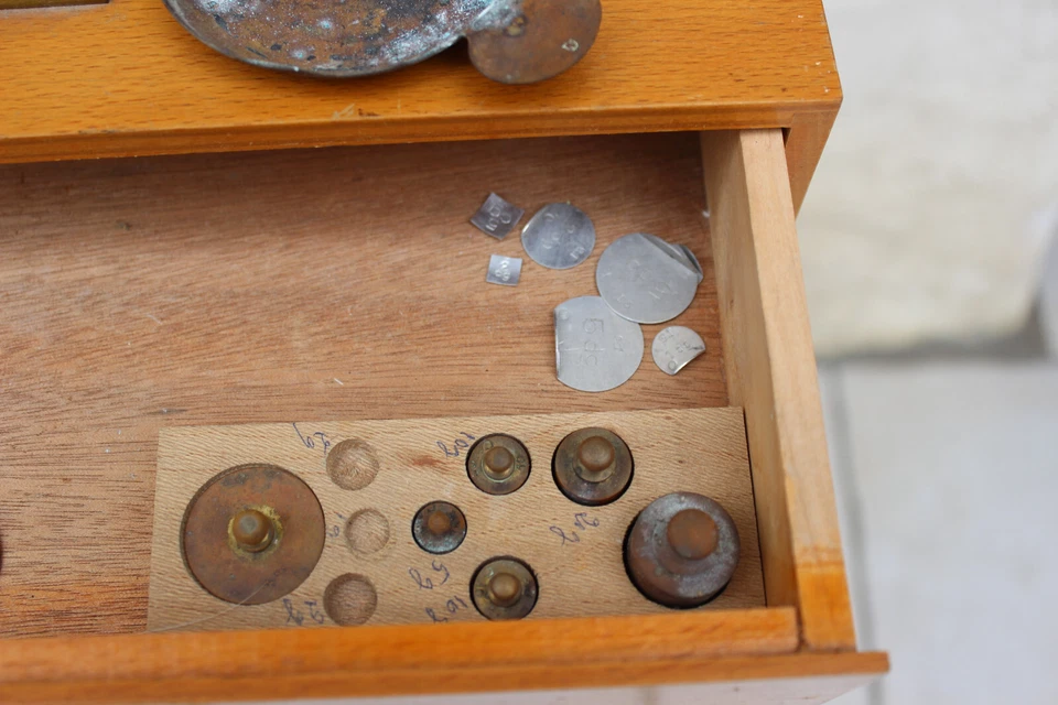 *ANCIENNE BALANCE TESTUT TREBUCHET avec Quelques POIDS déco vitrine - Photo 2/4