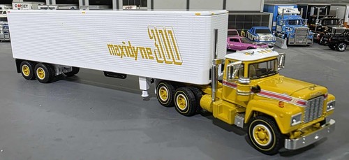1/64 DCP / FIRST GEAR MACK R-MODEL MAXIDYNE 300 WITH VINTAGE TRAILER 60-2022
