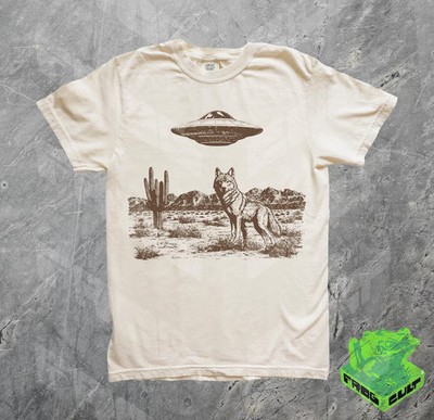 Vintage UFO Wolf Graphic Comfort Tee Shirt Men Women Soft Cotton